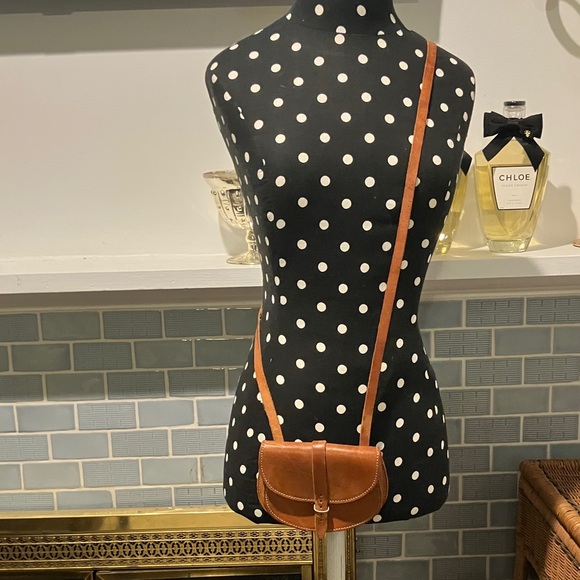 Handbags - Elegant Tan Leather Crossbody Bag